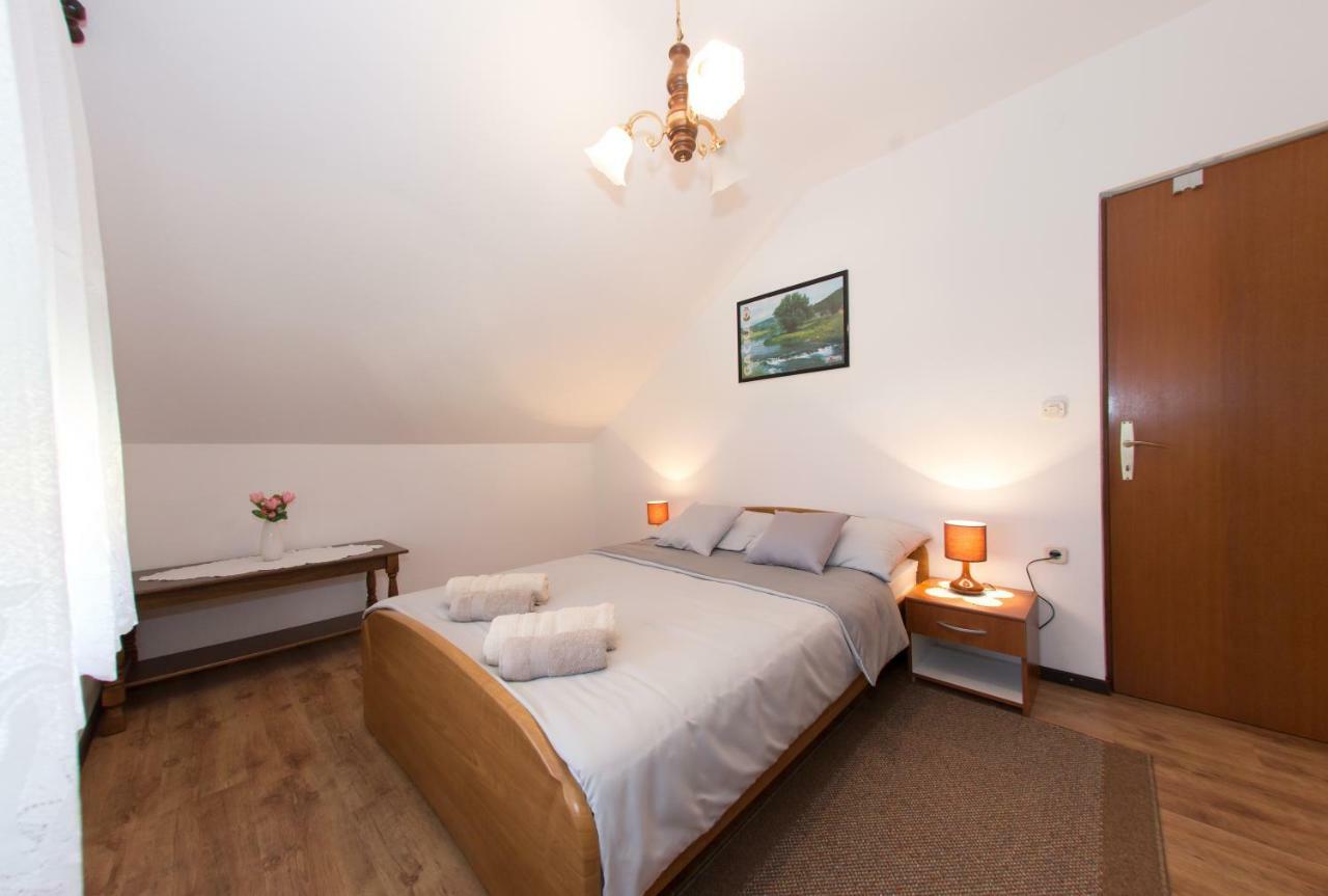 Apartman Dubravcic Apartman Otocsán Kültér fotó