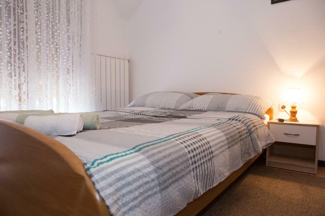 Apartman Dubravcic Apartman Otocsán Kültér fotó