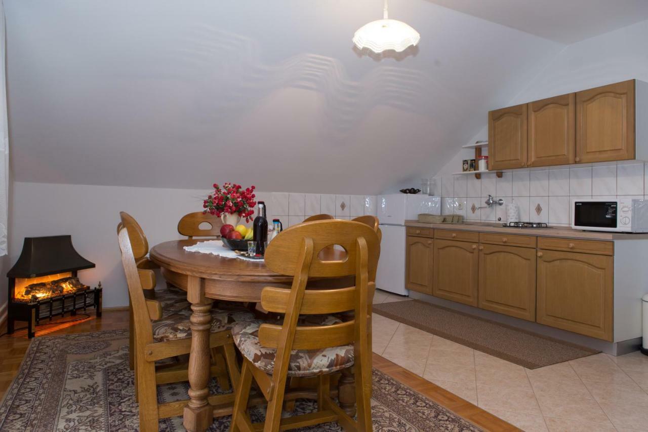 Apartman Dubravcic Apartman Otocsán Kültér fotó