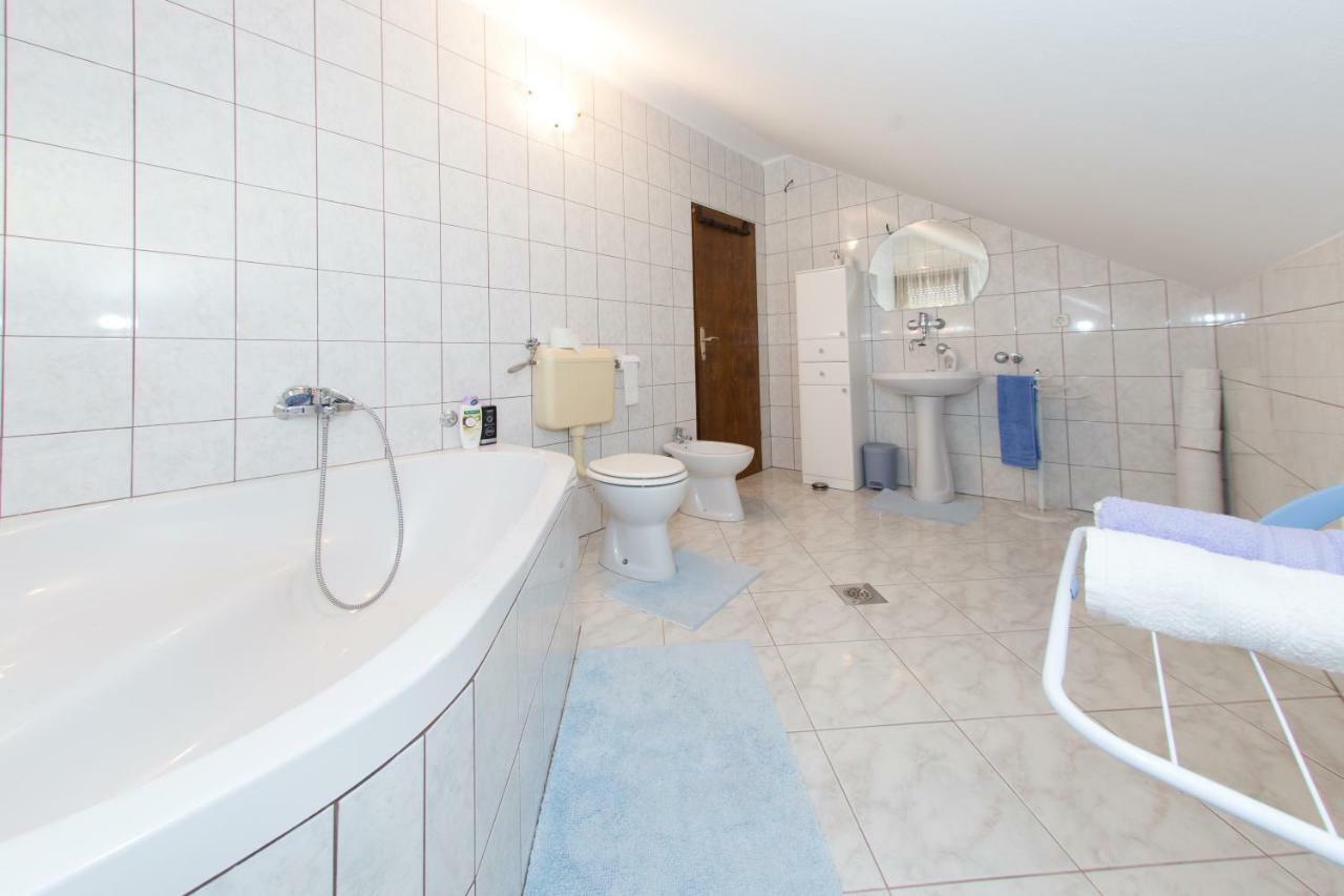 Apartman Dubravcic Apartman Otocsán Kültér fotó