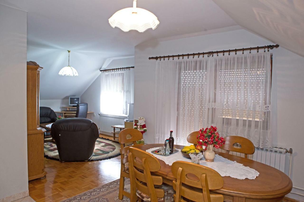 Apartman Dubravcic Apartman Otocsán Kültér fotó