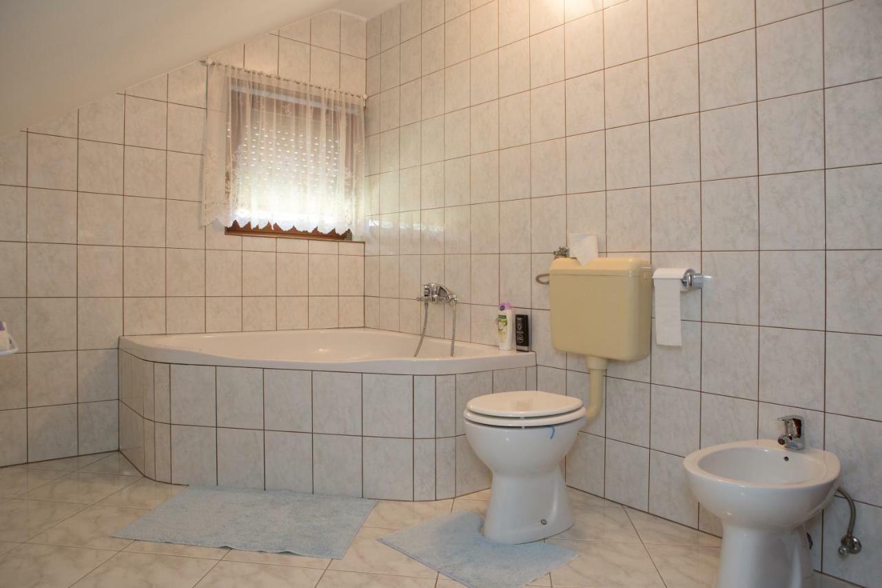 Apartman Dubravcic Apartman Otocsán Kültér fotó