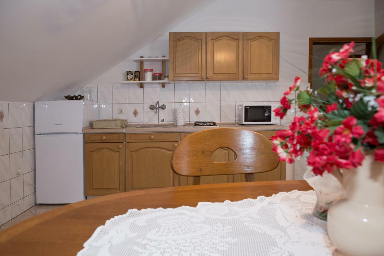 Apartman Dubravcic Apartman Otocsán Kültér fotó