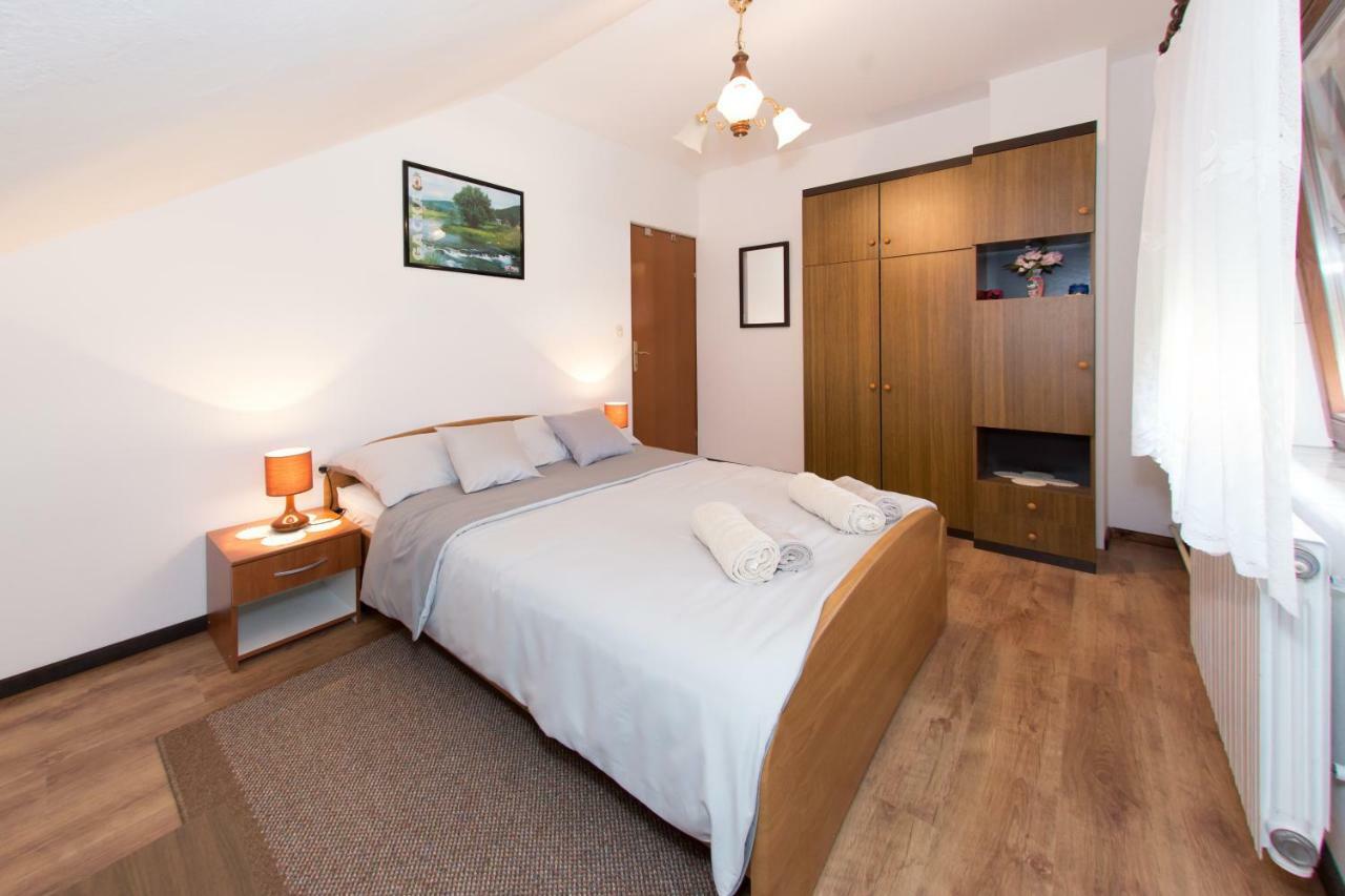 Apartman Dubravcic Apartman Otocsán Kültér fotó